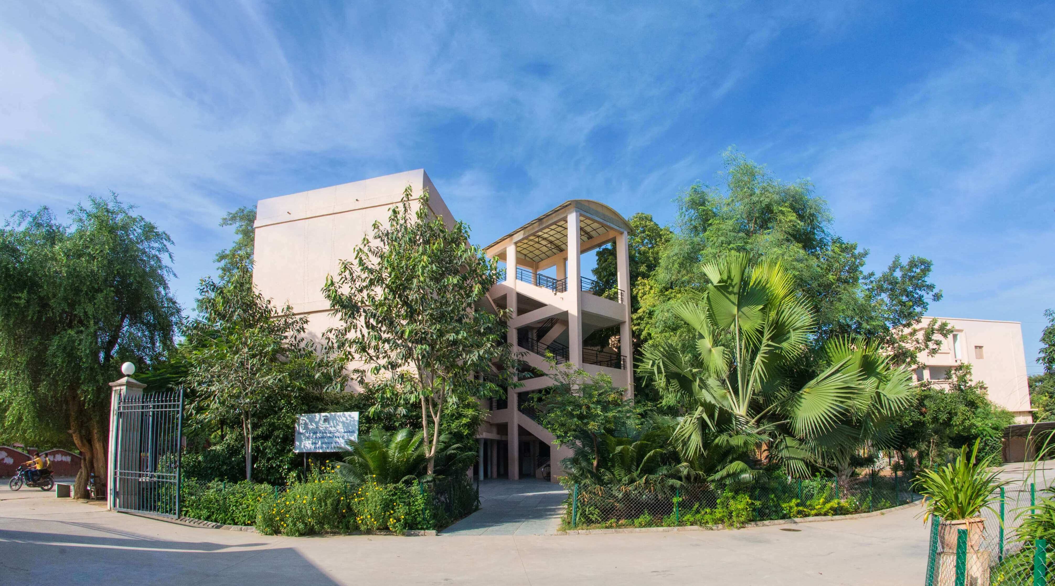 Shri Raj-Mani Primary School - Building Photo